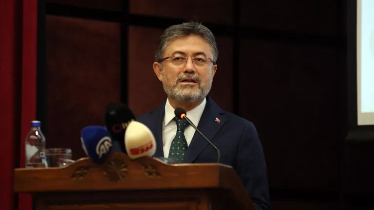 Bakan Yumaklı'dan Orman Yangınlarıyla İlgili Kritik Açıklama