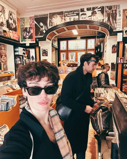 Birce Akalay Gitarı Aldı, Hakan Kurtaş Aşkla Beste Yaptı!