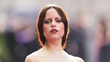 Cesur, Gotik ve Şık: Jenna Ortega “Wednesday” 2. Sezon Prömiyerinde Göz Kamaştırdı