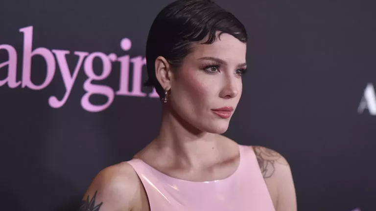 Halsey İstanbul Konserini Erteledi: Hayranlarına Müjde Niteliğinde Yeni Tarih!