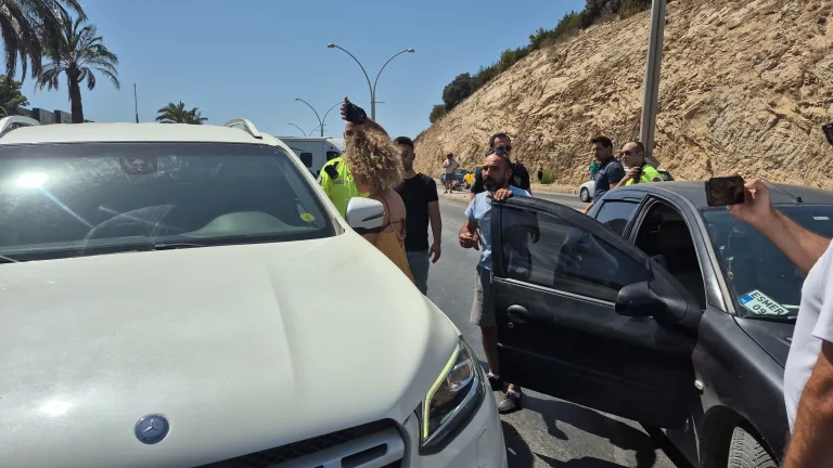 İbrahim Tatlıses’in Kızı Dilan Çıtak’tan Olaylı Kaçış! Dur İhtarına Uymadı, Aracını Polisin Üzerine Sürdü