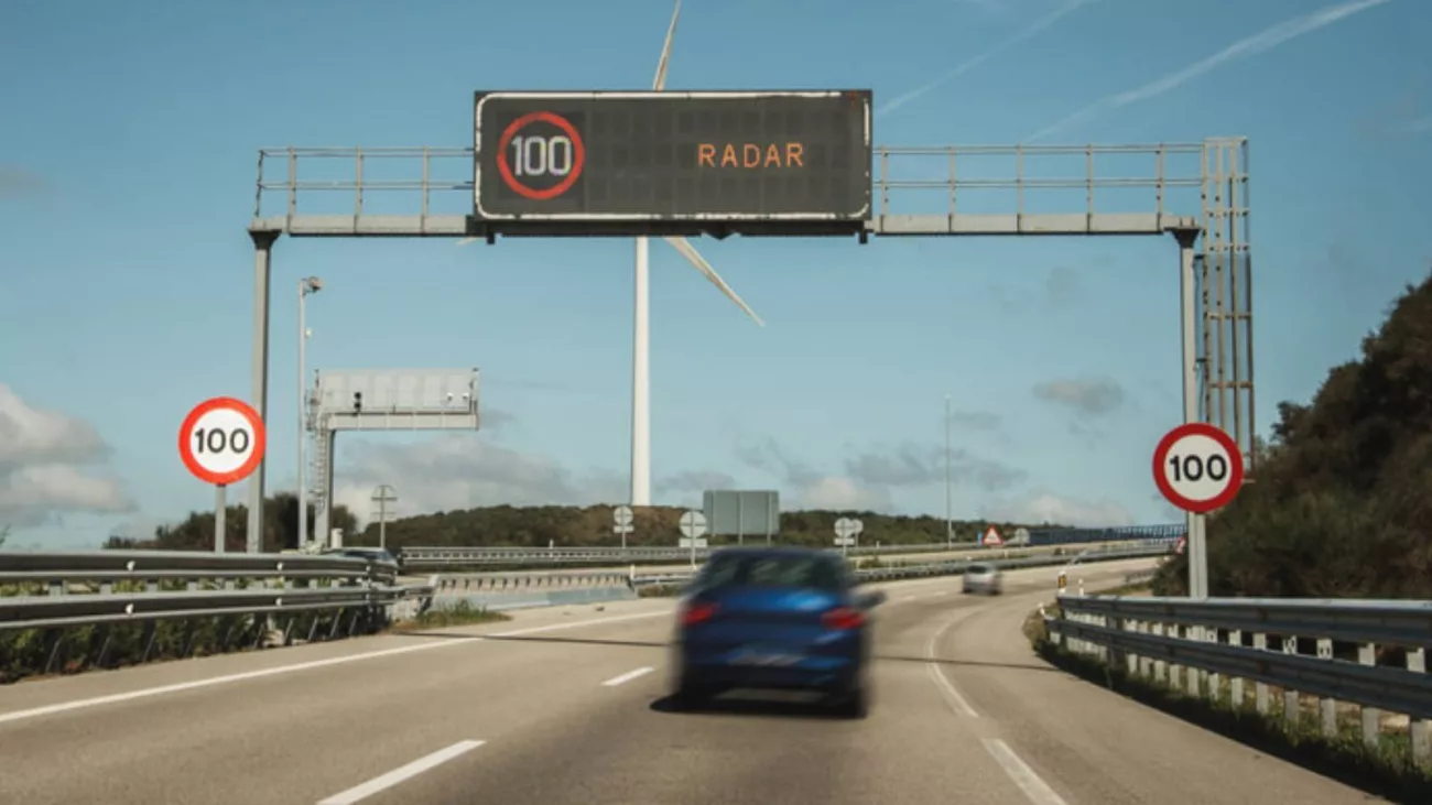 Karayollarında Hız Sınırlamaları ve Trafik İşaretlemelerinde Yeknesak Dönem Başlıyor