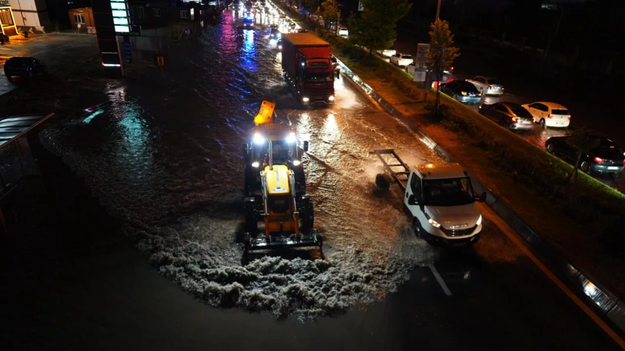 Ankara’da Sağanak Yağış Felaketi: Sokaklar Göle Döndü, Vatandaşlar İsyanda