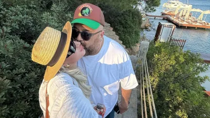 Ayak ve Küvet Pozları Olay Olmuştu! Somer Sivrioğlu Genç Sevgilisiyle Tatilde Aşka Geldi