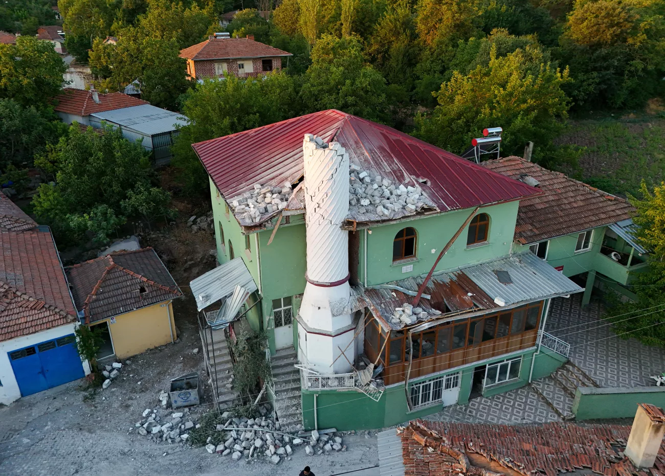 Balıkesir Sındırgı’da Yıkımın Görüntüleri Dron ile Havadan Görüntülendi