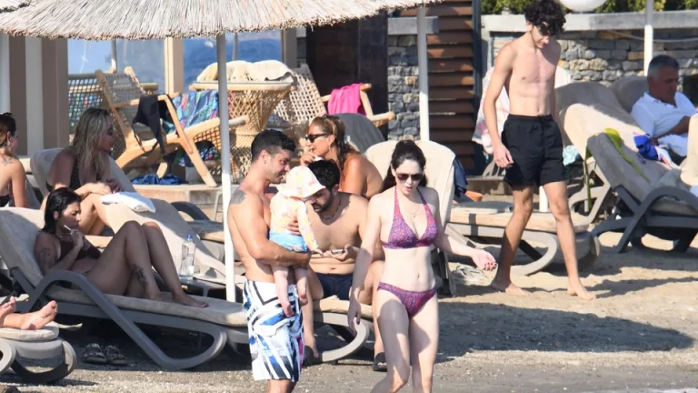 Berk Oktay ve Yıldız Çağrı Atiksoy’dan Boşanma İddialarına Bodrum’dan Net Cevap