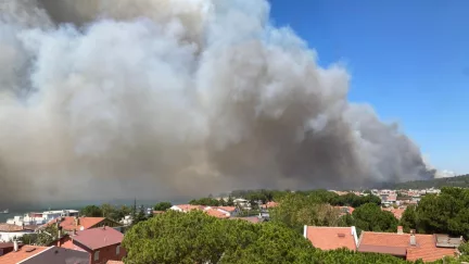 Çanakkale'de Büyük Yangın Paniği: Boğaz ve Havalimanı Kapatıldı, Tahliyeler Başladı
