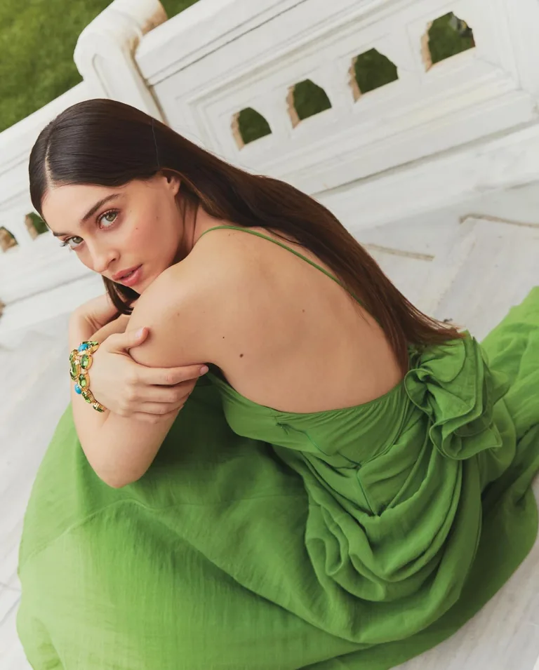 Cemre Baysel Nişantaşı’nda Lüks Aracıyla Göz Kamaştırdı