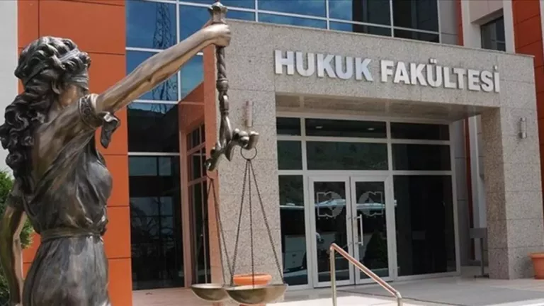 Danıştay’dan Hukuk Fakültesi Girişinde Kritik Karar: 100 Bin Sıralama Şartı Durduruldu