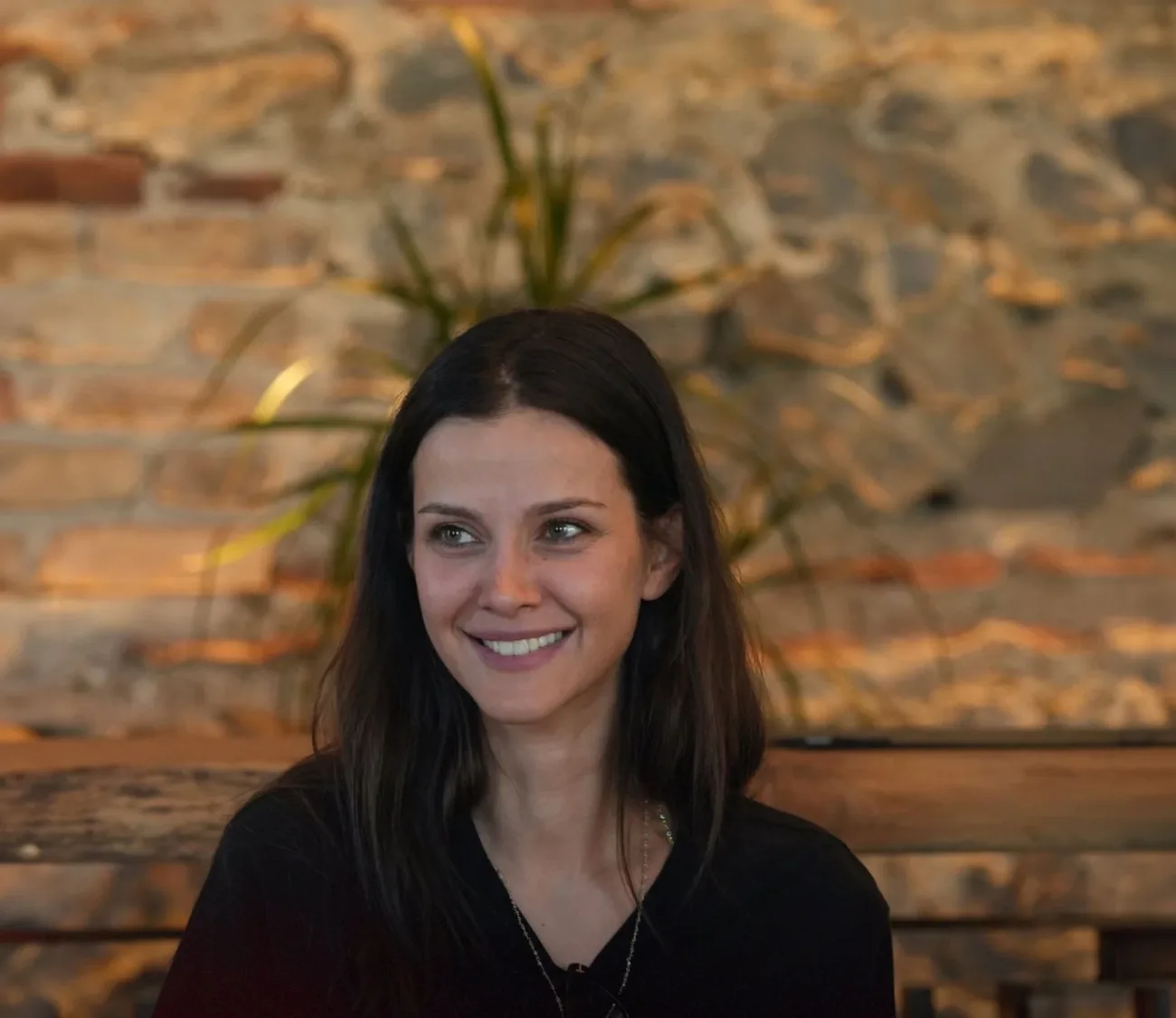 Denizde Kaza Geçiren İrem Helvacıoğlu, Düğüne Boyunlukla Katıldı