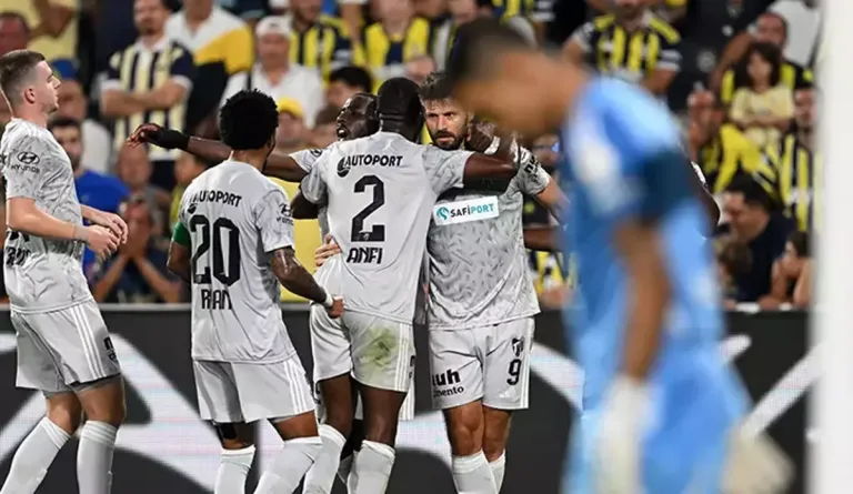 Fenerbahçe'de İrfan Can Eğribayat Tarihe Geçti: Kalesinde İlk Frikik Golü