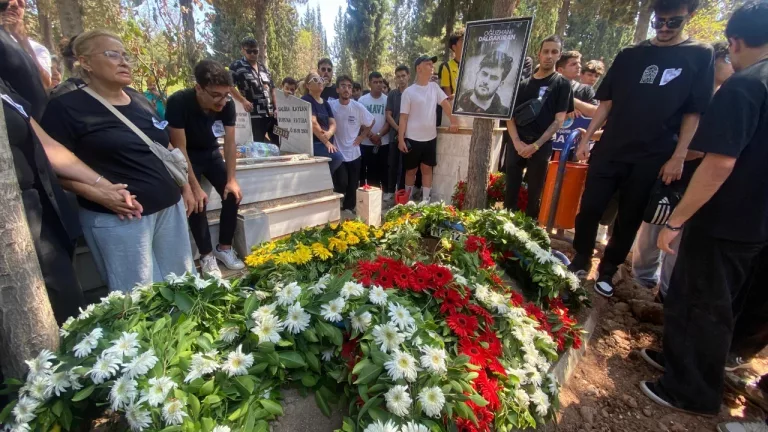 Jrokez Adıyla Tanınan Oğuzhan Dalgakıran Son Yolculuğuna Uğurlandı