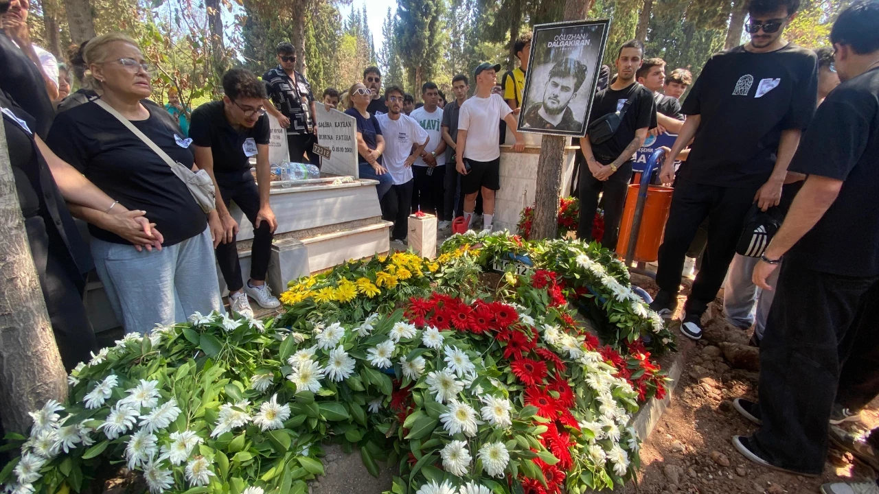 Jrokez Adıyla Tanınan Oğuzhan Dalgakıran Son Yolculuğuna Uğurlandı