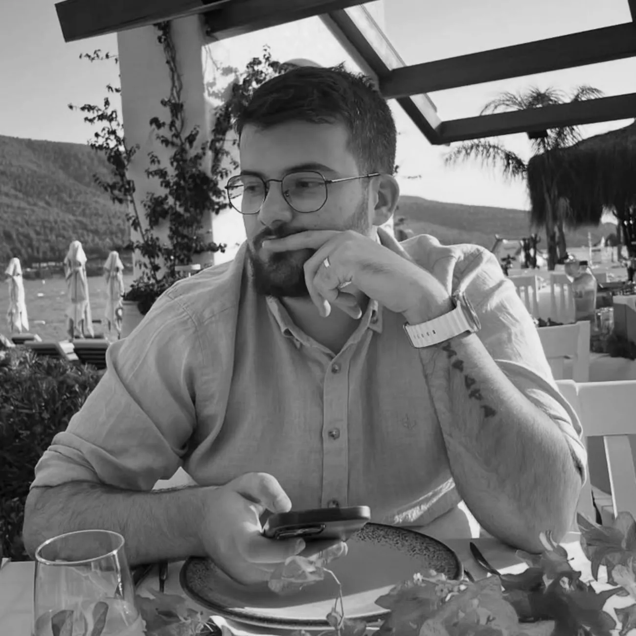 Jrokez Olarak Bilinen Oğuzhan Dalgakıran Balkondan Düşerek Hayatını Kaybetti