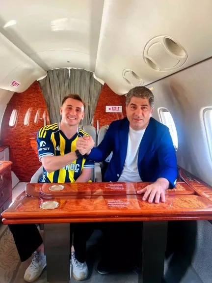 Kerem Aktürkoğlu, Fenerbahçe Formasıyla İlk Pozunu Verdi! İstanbul’a Geliş Saati Açıklandı