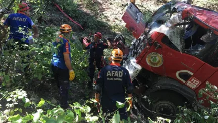 Osmaniye’de Orman Yangını Faciası: Arazöz Devrildi, Bir Orman İşçisi Şehit Oldu
