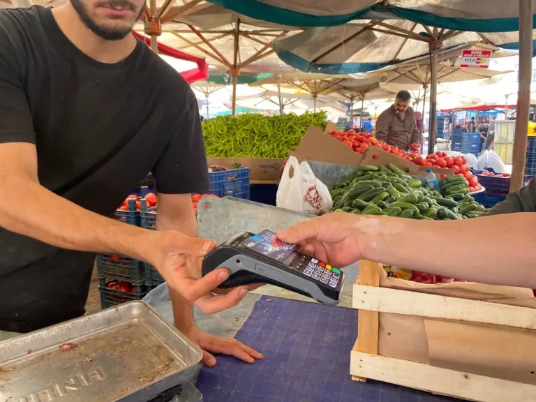 Pazarlarda Yeni Dönem Başlıyor: Kredi Kartı Dönemi Resmen Geliyor!