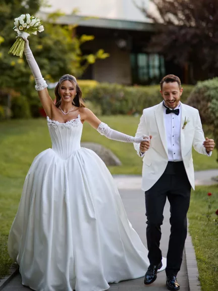 Survivor Berkan Karabulut ve Lale Onuk Evlenerek Sevenlerini Büyüledi