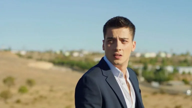 Uzak Şehir’in Genç Yıldızı Atakan Özkaya’dan Acı Haber: Babasını Kaybetti