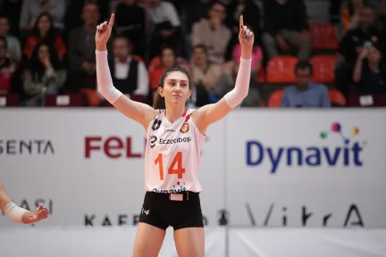 Yaprak Erkek, Eczacıbaşı Dynavit İle Yeniden El Ele: 3 Yıllık İmza