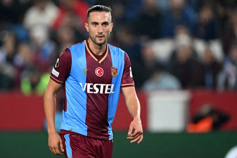 Yusuf Yazıcı 10 Ay Sonra Sahalara Döndü: Olympiakos’un Kahramanı Oldu