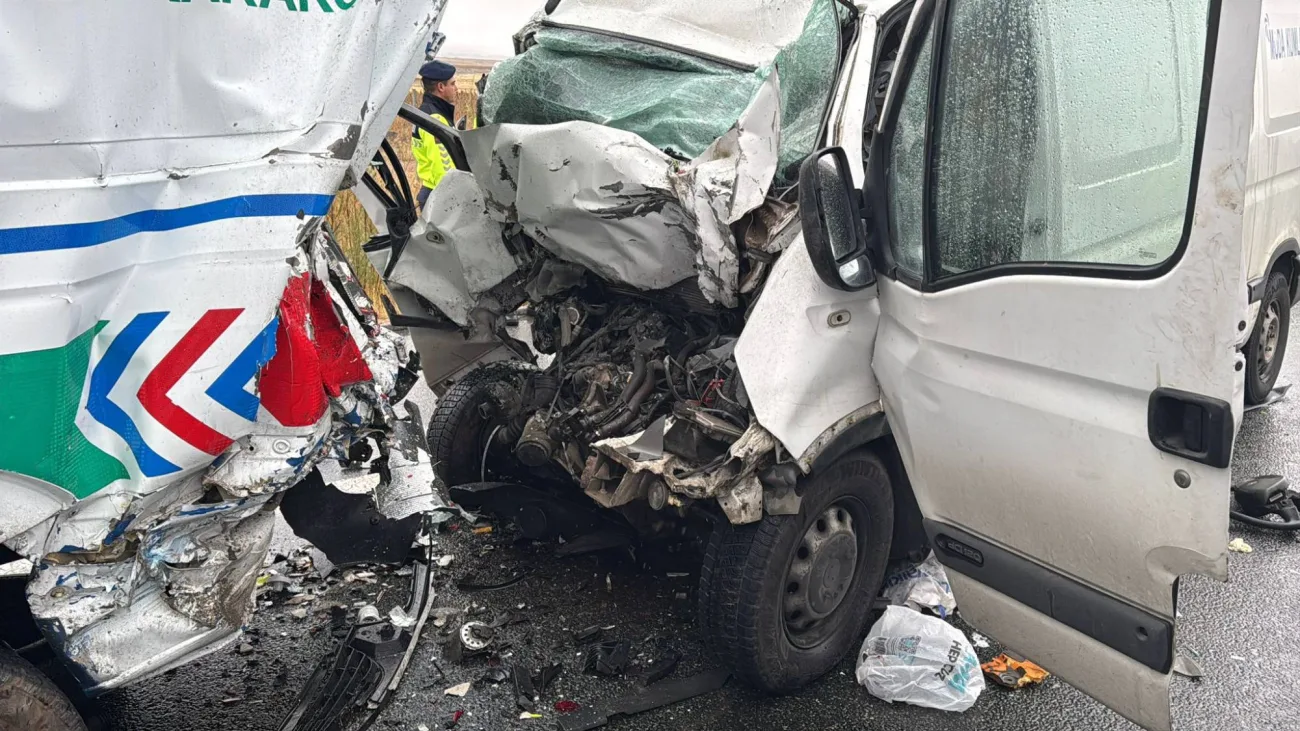 Aksaray’da Trafik Kazası: 2’si Asker 3 Kişi Hayatını Kaybetti