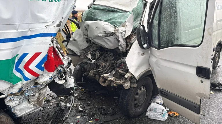 Aksaray’da Trafik Kazası: 2’si Asker 3 Kişi Hayatını Kaybetti