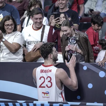 Alperen Şengün ve Hannah Cherry Aşkında Nikâh Sinyalleri!