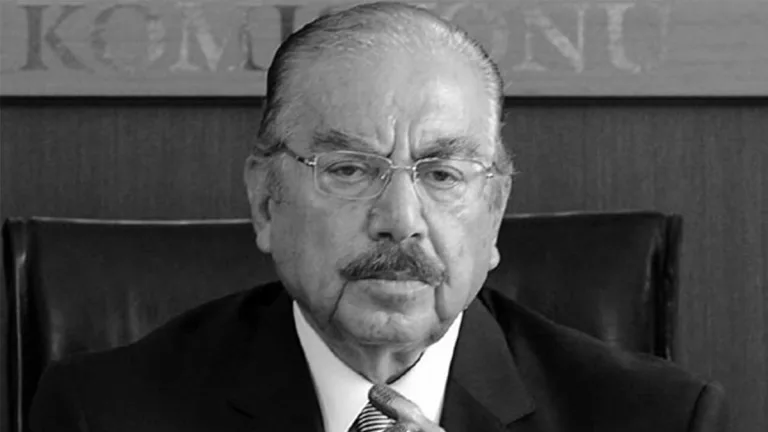 Eski Bakan Agah Oktay Güner Hayatını Kaybetti