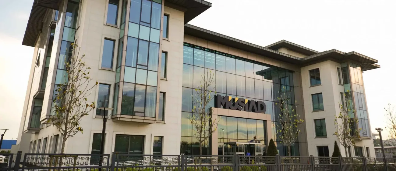 Evlenecek Çalışanlara 3 Asgari Ücret Desteği! Aile Dostu İş Yeri Projesi Başladı