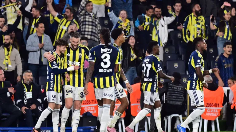 Fenerbahçe Nefes Aldı: Antalya Engelini İki Golle Geçti