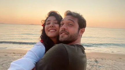 Furkan Andıç’tan Aybüke Pusat’a Romantik Söz: “İki Gözümün Çiçeği”
