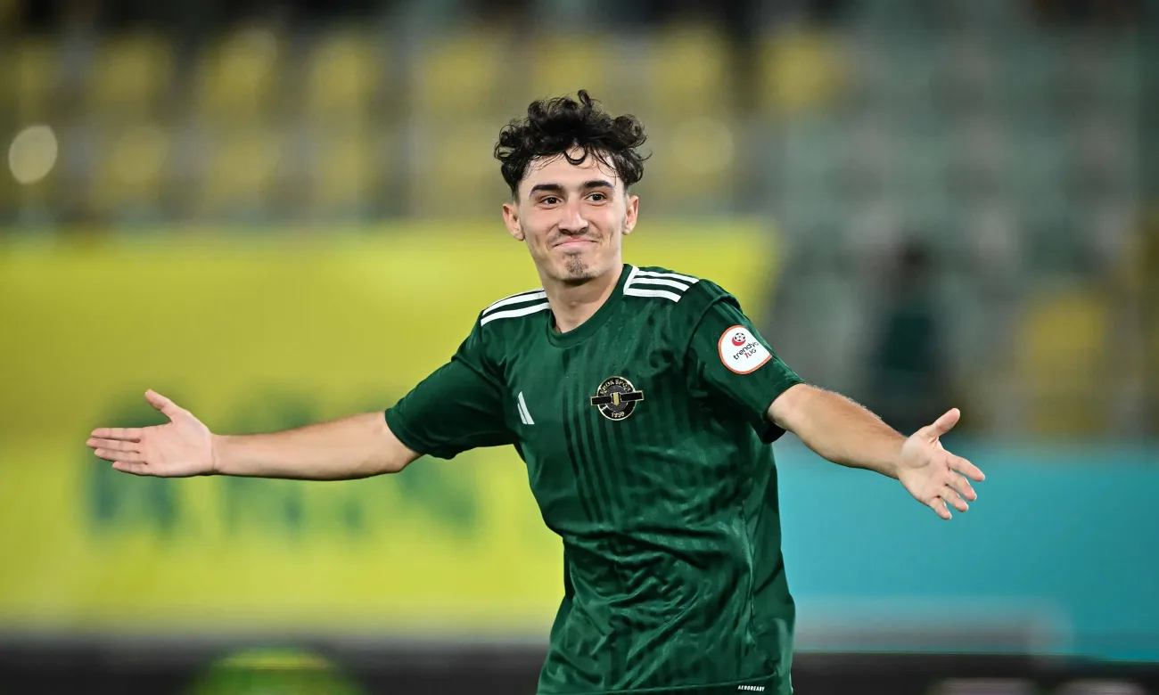 Galatasaraylı Yıldız Berat Luş Esenler Erokspor Formasıyla Tarihi Gecede Şov Yaptı