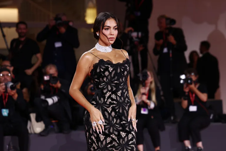 Georgina Rodriguez, Venedik’te Yüzüğüyle Tüm Dikkatleri Üzerine Çekti