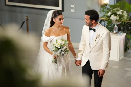 Hande Erçel ve Barış Arduç'un 3. Kez Partner Olduğu Aşk ve Gözyaşı Dizisine Gelen Yorumlar