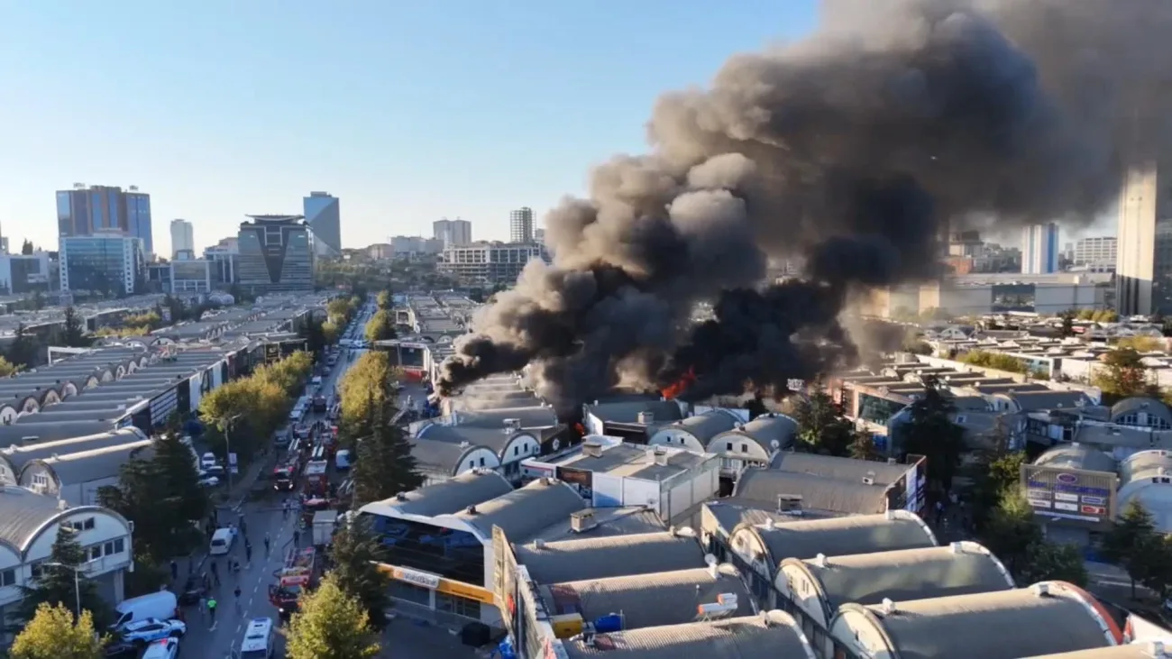 İSTOÇ Ticaret Merkezi’nde Korkutan Yangın: 17 Dükkan Büyük Hasar Gördü