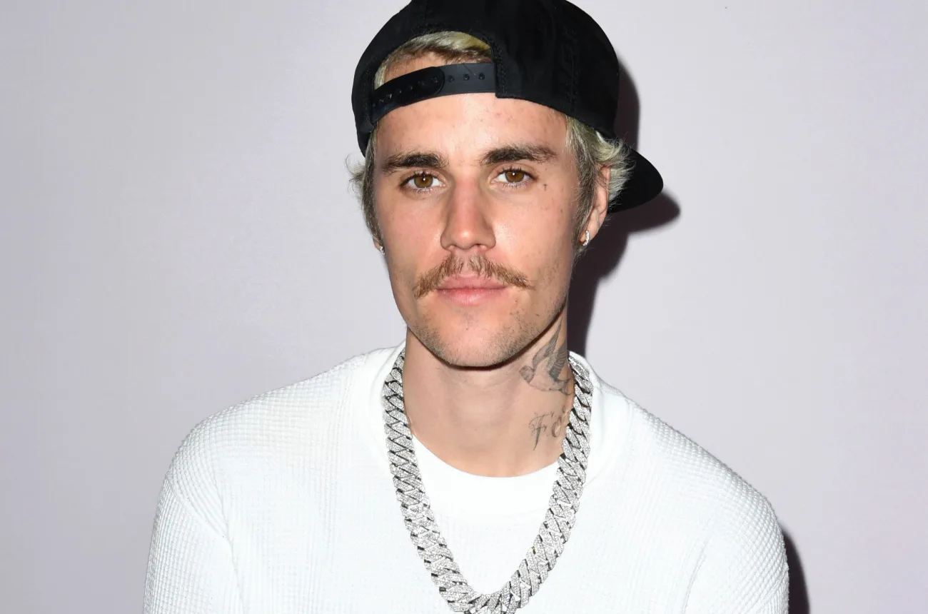 Justin Bieber İç Çamaşırıyla Scooter Sürerek Sosyal Medyayı Salladı