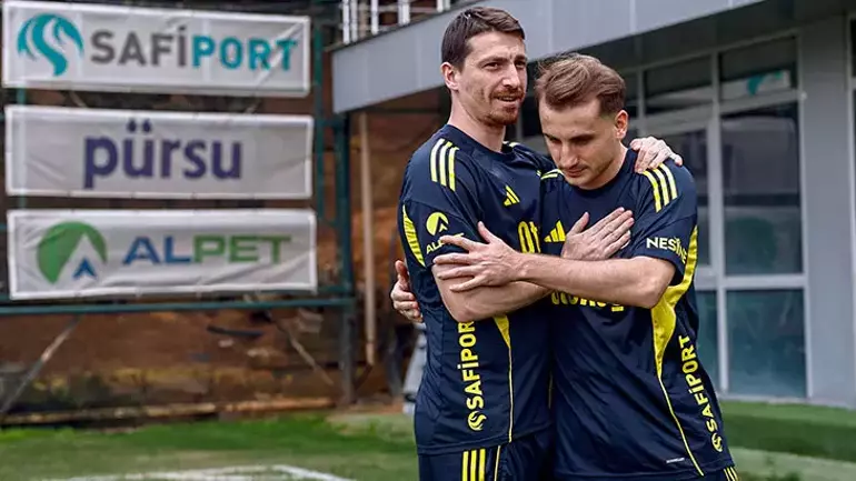 Kerem Aktürkoğlu Fenerbahçe Formasıyla İlk İdmanına Çıktı! Mert Hakan Yandaş ile Yan Yana Geldi