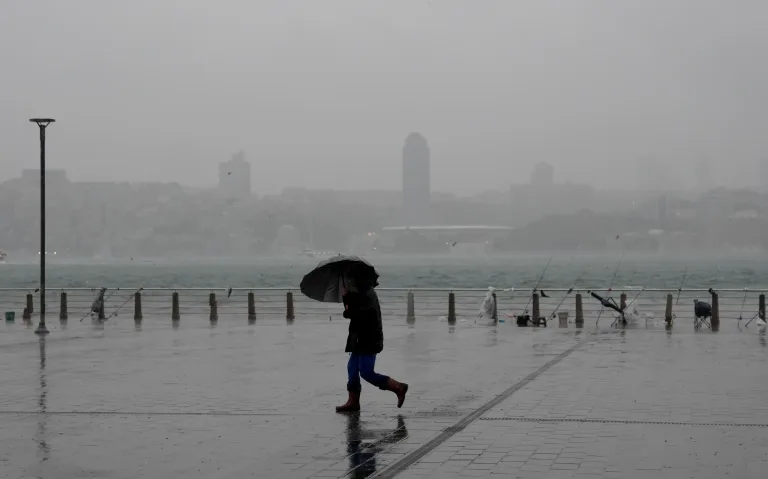 Meteoroloji’den Sağanak Yağış Uyarısı: İstanbul ve 10 İlde Alarm Verildi