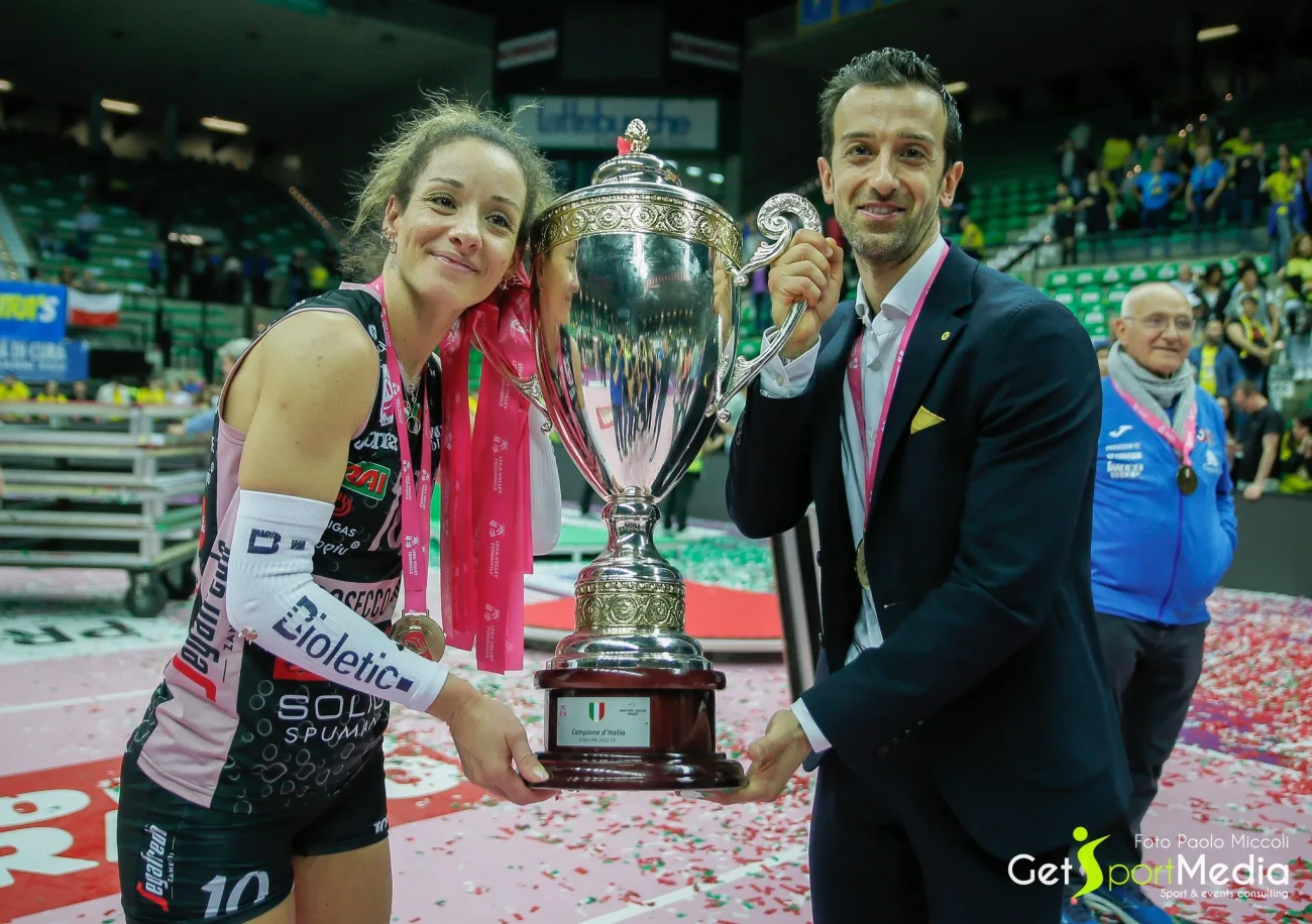 Santarelli ve De Gennaro, Kadınlar Dünya Şampiyonası Finalinde Karşı Karşıya