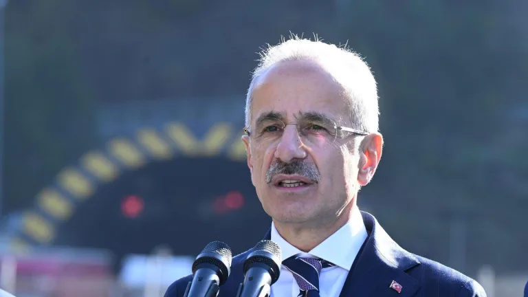 Bakan Uraloğlu Rakam Verdi: 5G’ye Geçiş İçin 63 Milyon Kişi Telefon Değiştirecek