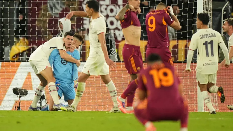 Berke Özer Roma Deplasmanında Tarihe Geçti! Üst Üste 3 Penaltı Kurtardı