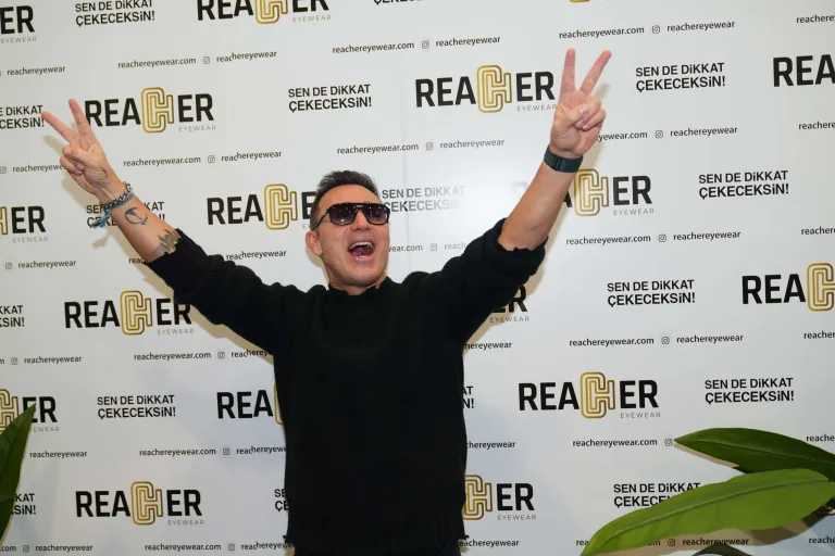 Mustafa Sandal’a İngiltere’den Ömürlük Vize: Türk Müziği İçin Gurur Anı