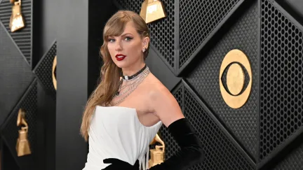 Taylor Swift Yeni Albümünü Yayınladı: Hayranlar Sevinçten Çılgına Döndü